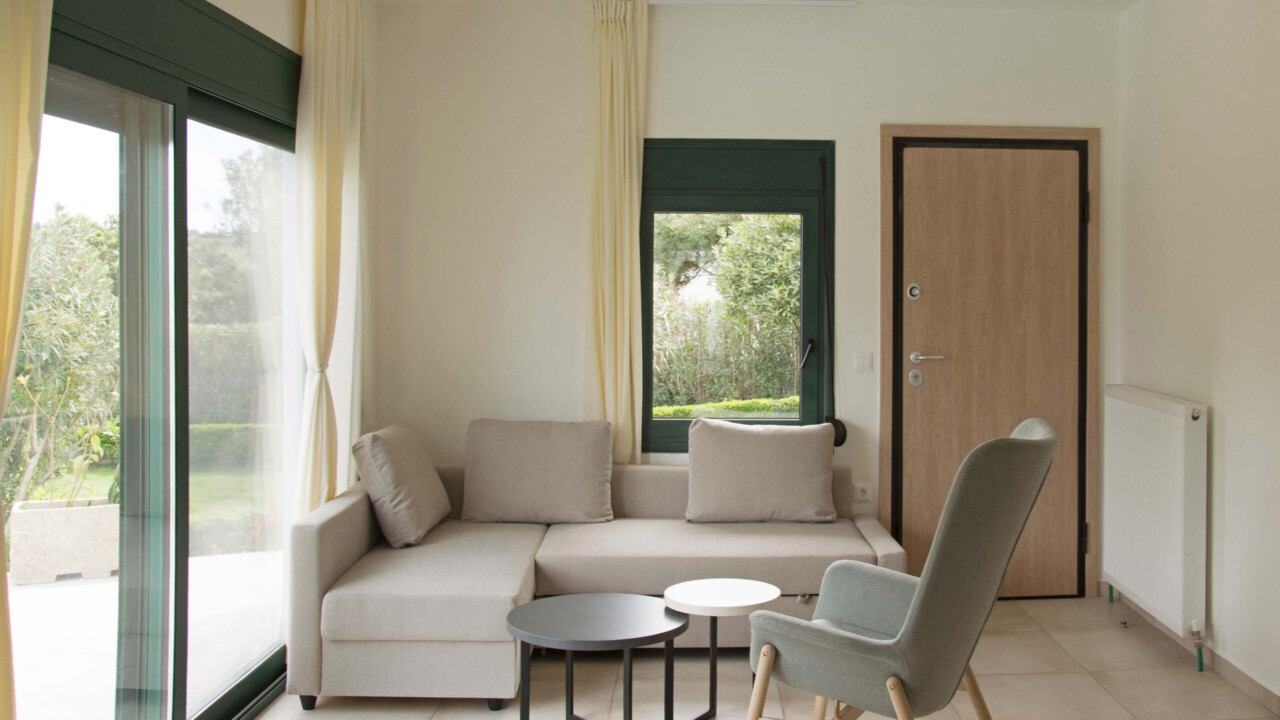 Living room & Seating area